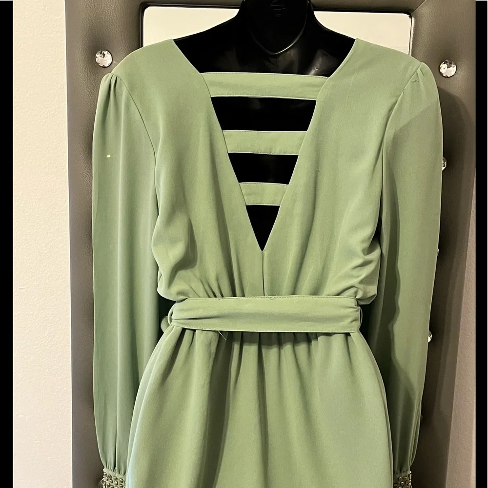 Flirty Dress with detail sleeves - Picture 6 of 6